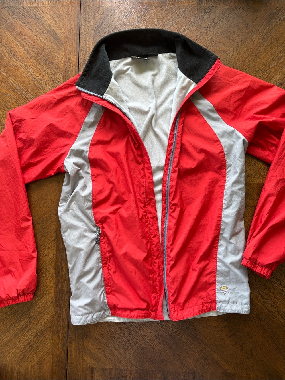 Mountain Hardwear Women's Colorblock Lightweight Windbreaker Jacket.